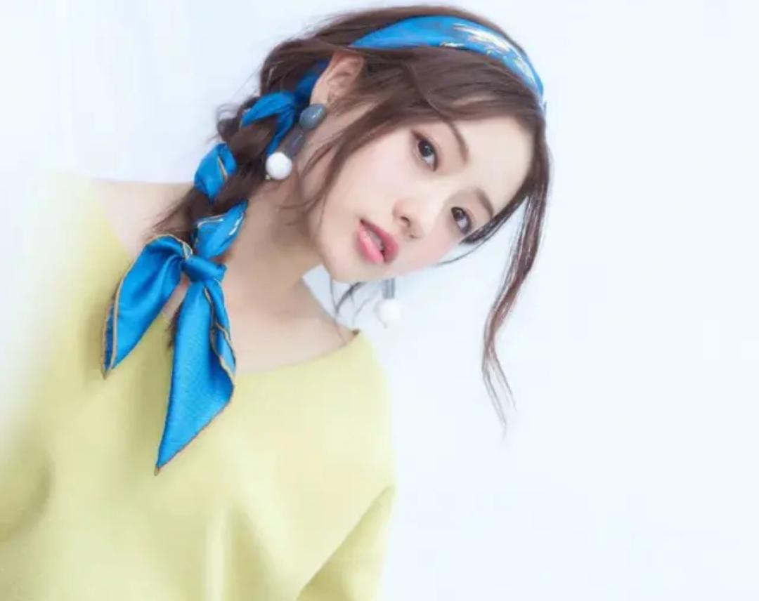 适合披头发的编发过程简单,好看又简单的披发编发教程