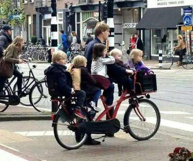 荷兰为什么叫自行车王国 (荷兰为什么好多人骑自行车)