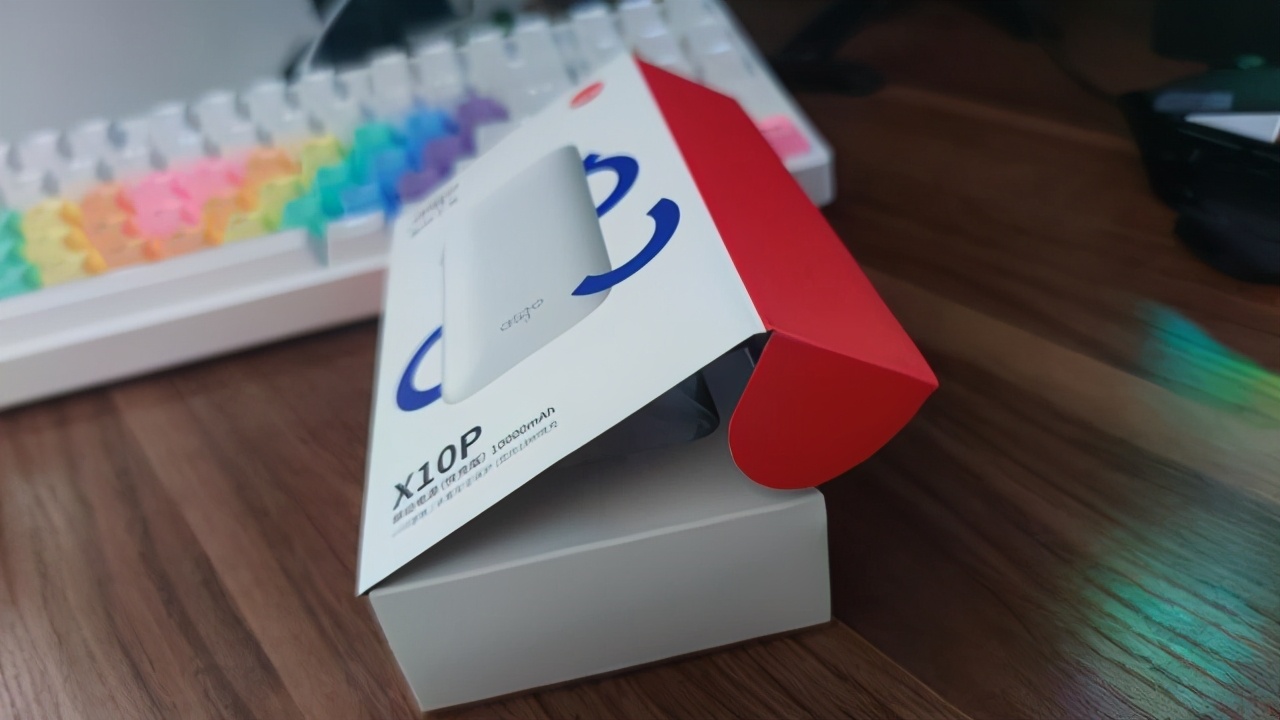 aigo充电宝10000毫安,aigo充电器20w快充版