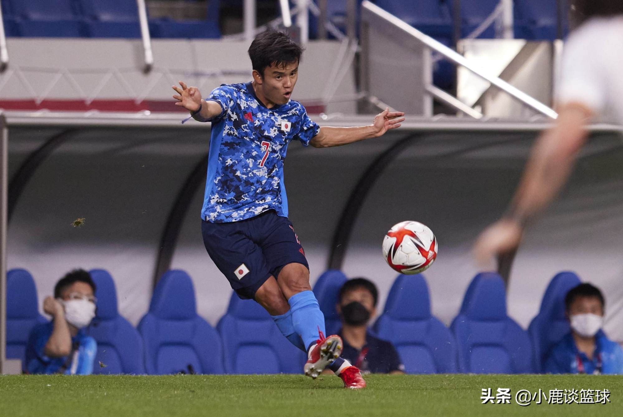 CCTV5直播！中国男足大战日本，李铁紧急调整，这场关键战输不起