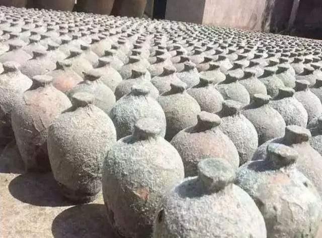 南京寺庙挖出百年美酒，勾起工人的“酒瘾”，专家赶来：可能致命