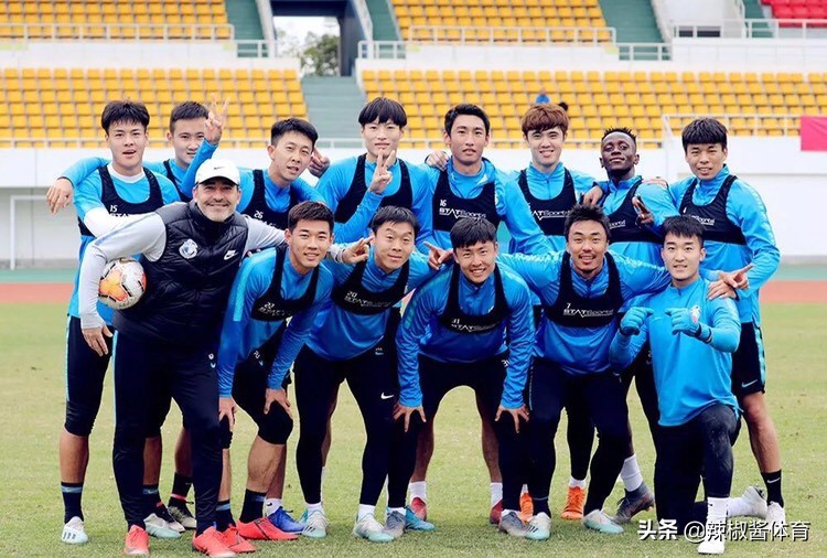 人才济济,大连人4新星遭压制委身预备队,26岁爆点队长没机会