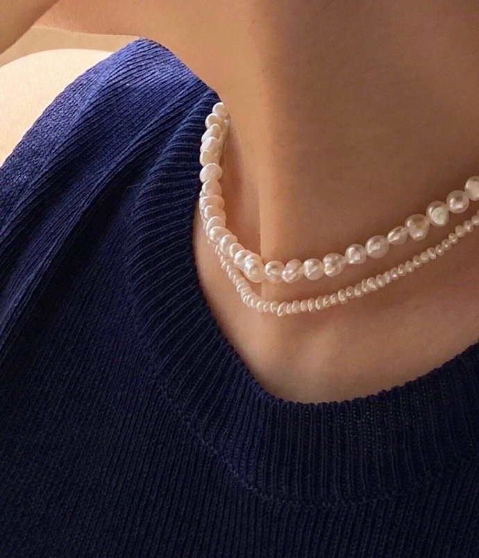 小蛮腰项链和珍珠项链叠戴好看吗,珍珠项链怎么搭配显得年轻洋气