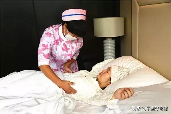 金牌月嫂讲诉,遇到宝妈没奶涨奶最简单的解决方法。