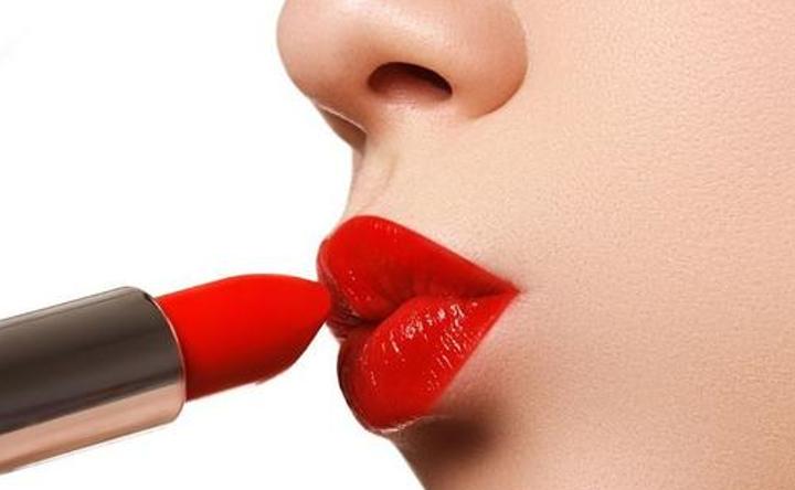 怎样辨别口红有没有过期最简单,如何知道自己的口红有没有过期