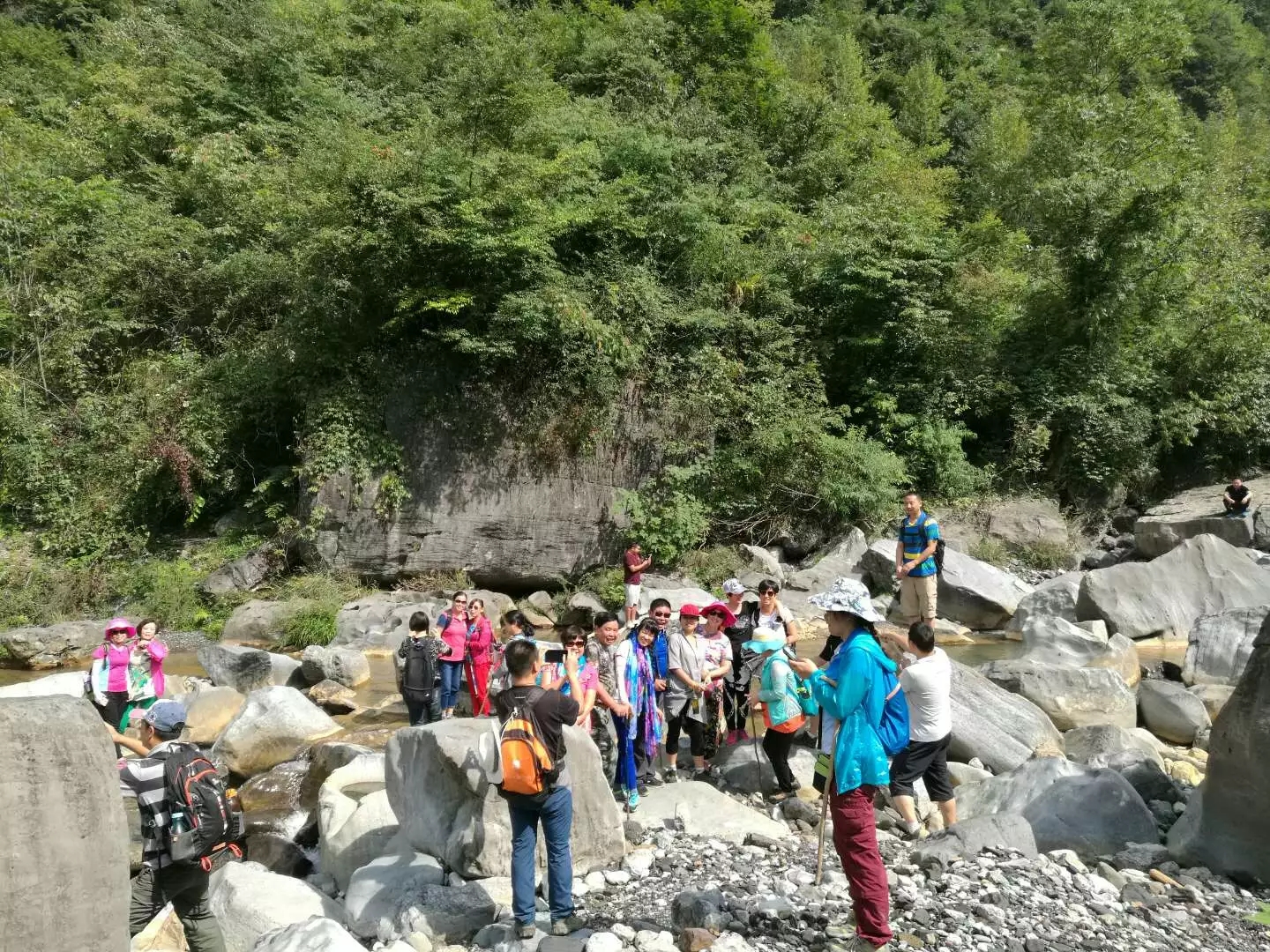 西漂湾瀑布群,建始西漂湾瀑布群