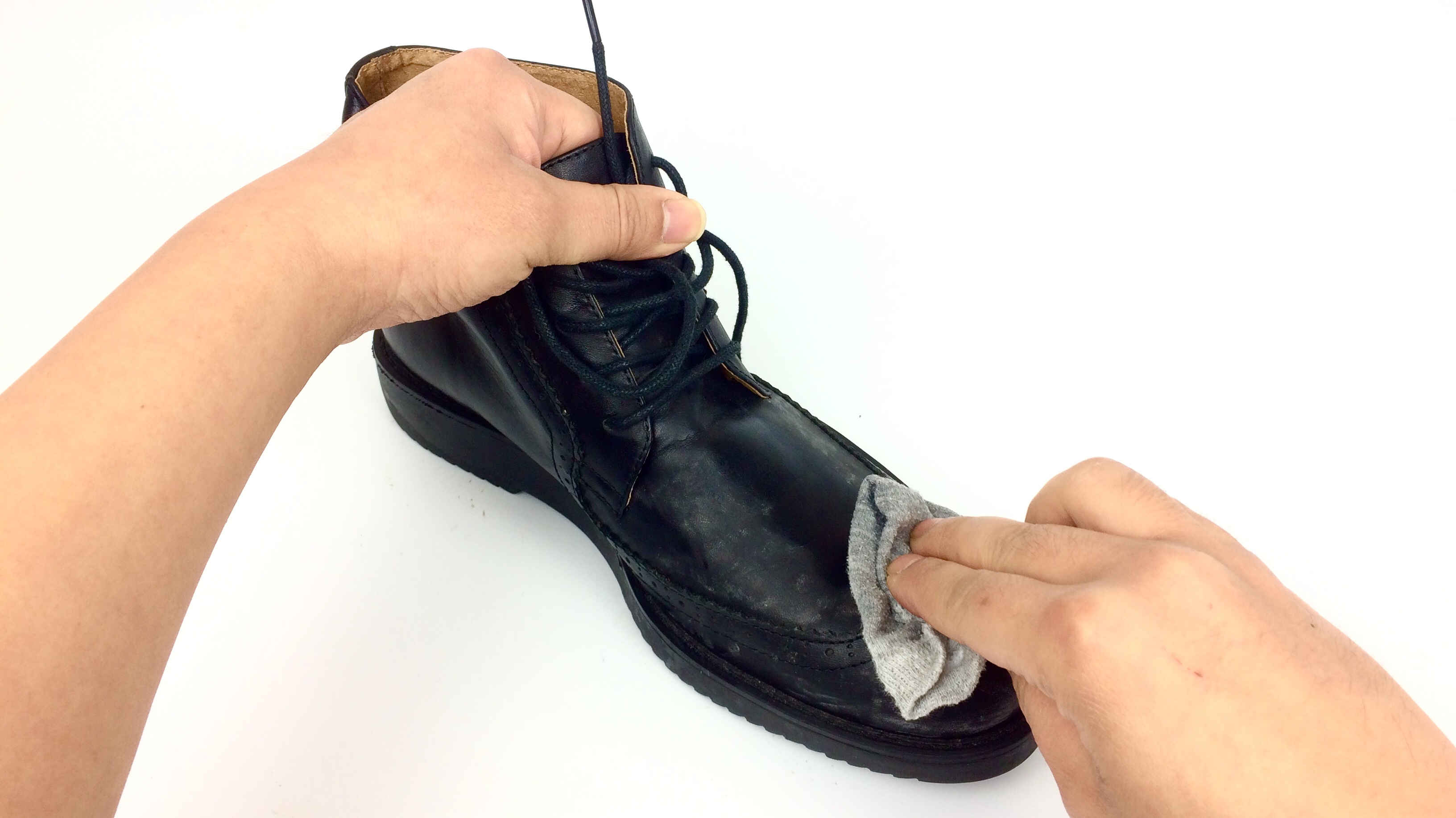 小白皮鞋霉了如何清洗,皮鞋长霉怎么清洗干净