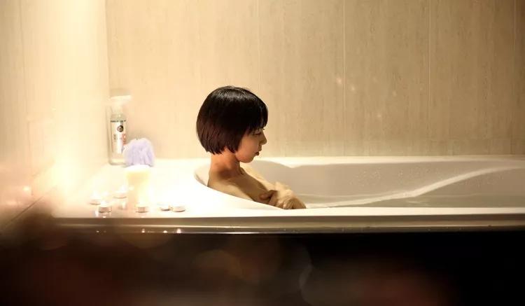 千万不要拿感情跟生命开玩笑,千万不要拿命去爱一个人