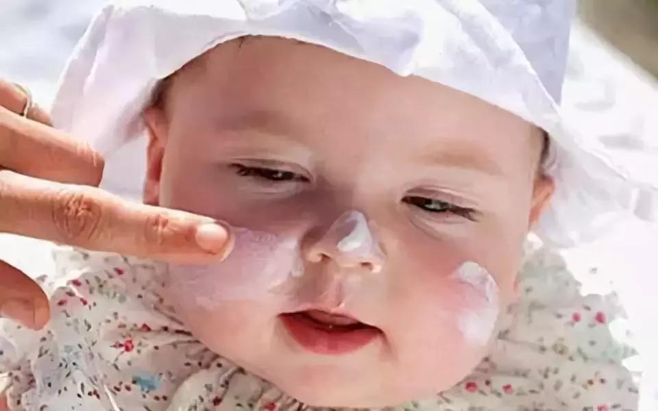 宝宝皮肤干裂红痒涂什么药,宝宝皮肤泛红干燥起皮怎么办