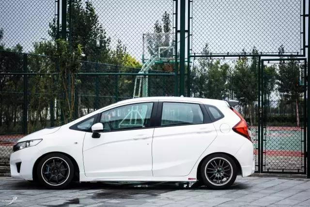 最好看的飞度gk5,平民超跑王位交替新评本田飞度gk5