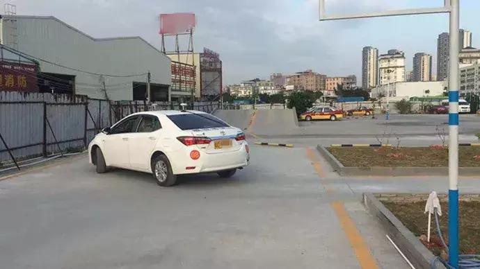 驾校女学员科目二练车失灵,珠海女学员练车7次未过