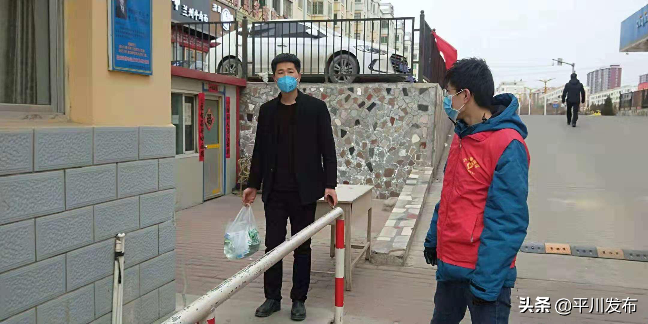 平川区兴平路街道广场社区：全面摸底排查，做好疫情监测、管控和信息上报工作