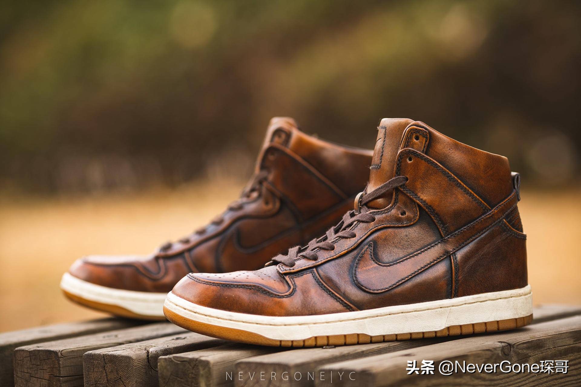 一双nike跑步鞋300,耐克复古经典低帮运动鞋