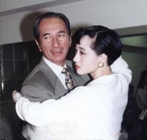 赌王一妻三太照片,风流一生的赌王