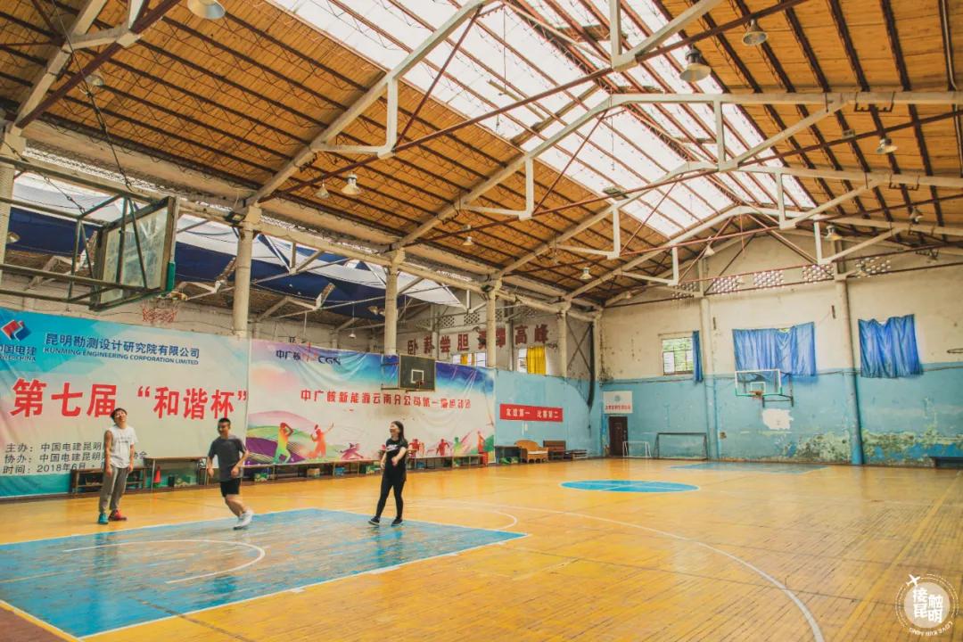 一座昆钢城半部云南史,昆明拓东体育馆和贺龙体育馆