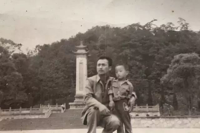 丝恋餐饮管理有限公司董事长周杰,丝恋创始人是谁