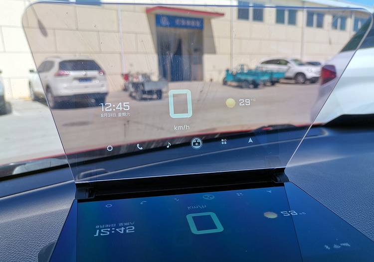 百路达HUD:听歌追剧看小猪佩奇?这才是车载导航的正确打开方式