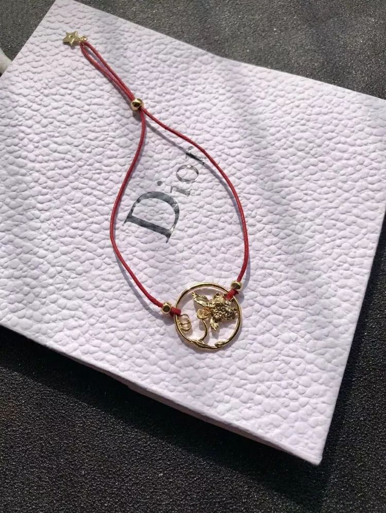 刚认识的女朋友情人节送什么礼物,情人节送四十多岁女朋友什么礼物