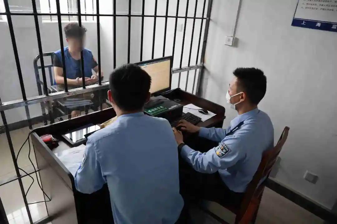 最近抓的外汇诈骗案件,最新上海警方捣毁外汇交易平台