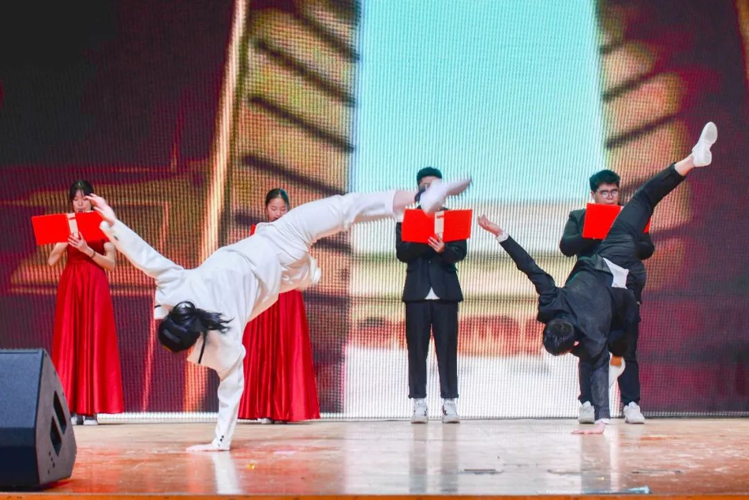 青年毛主席，榜首进一中！他曾就读的长沙市一中究竟有多牛？