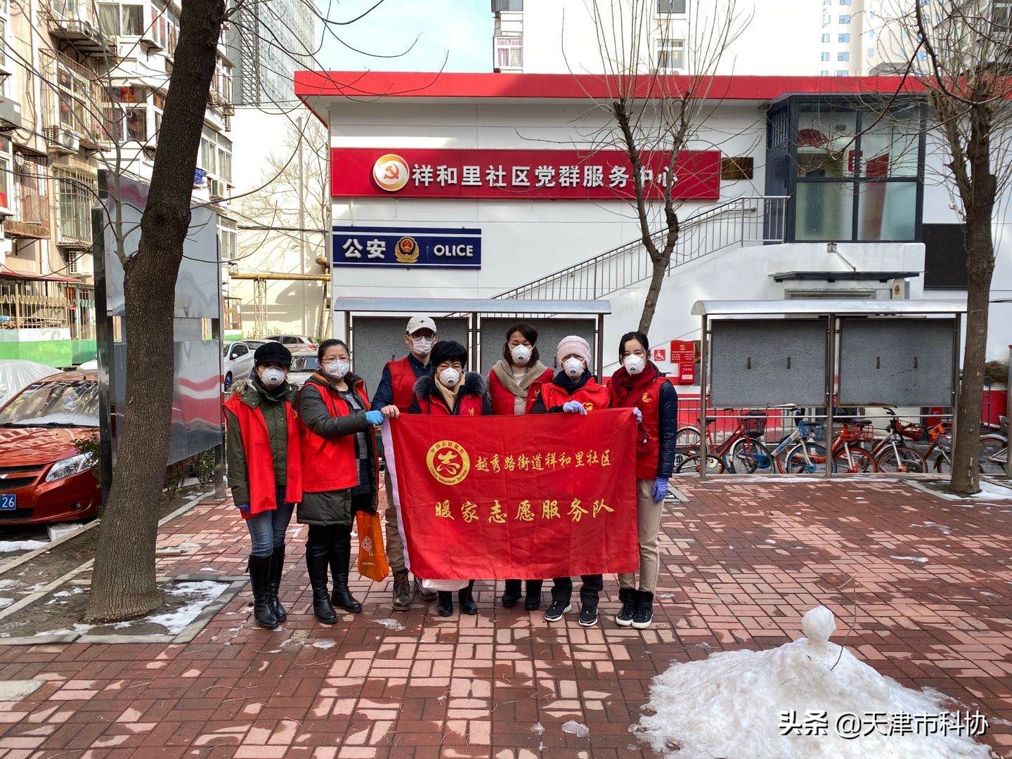 社区党员干部抗击疫情防控,党员下沉社区疫情防控宣传报道