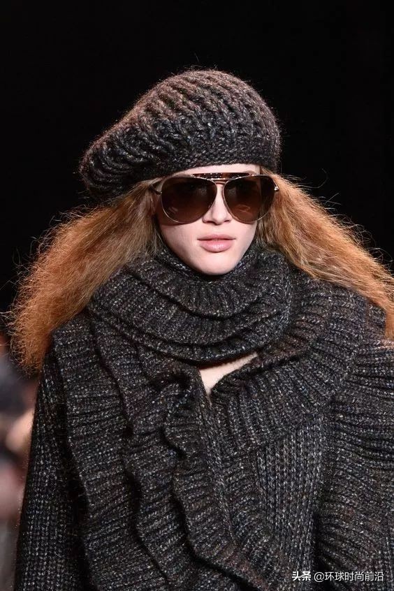 适合冬季脸大显脸小的帽子 (大圆脸适合什么帽子秋冬)