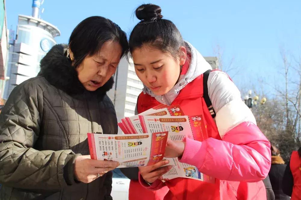 白银：爱心志愿者成为汽车站春运一道最亮风景线
