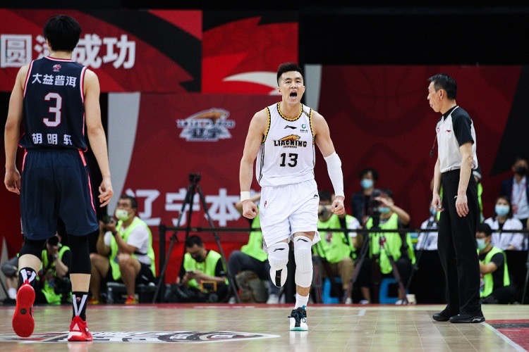 郭艾伦33分辽宁加时险胜广东新闻,辽宁男篮郭艾伦发布会痛哭