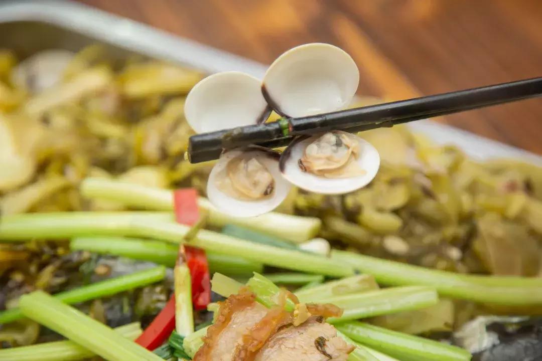 鍚嶉棬椋熷爞,闅愯棌鍦ㄤ竴鐗囧巶鍖轰箣涓殑楗爞