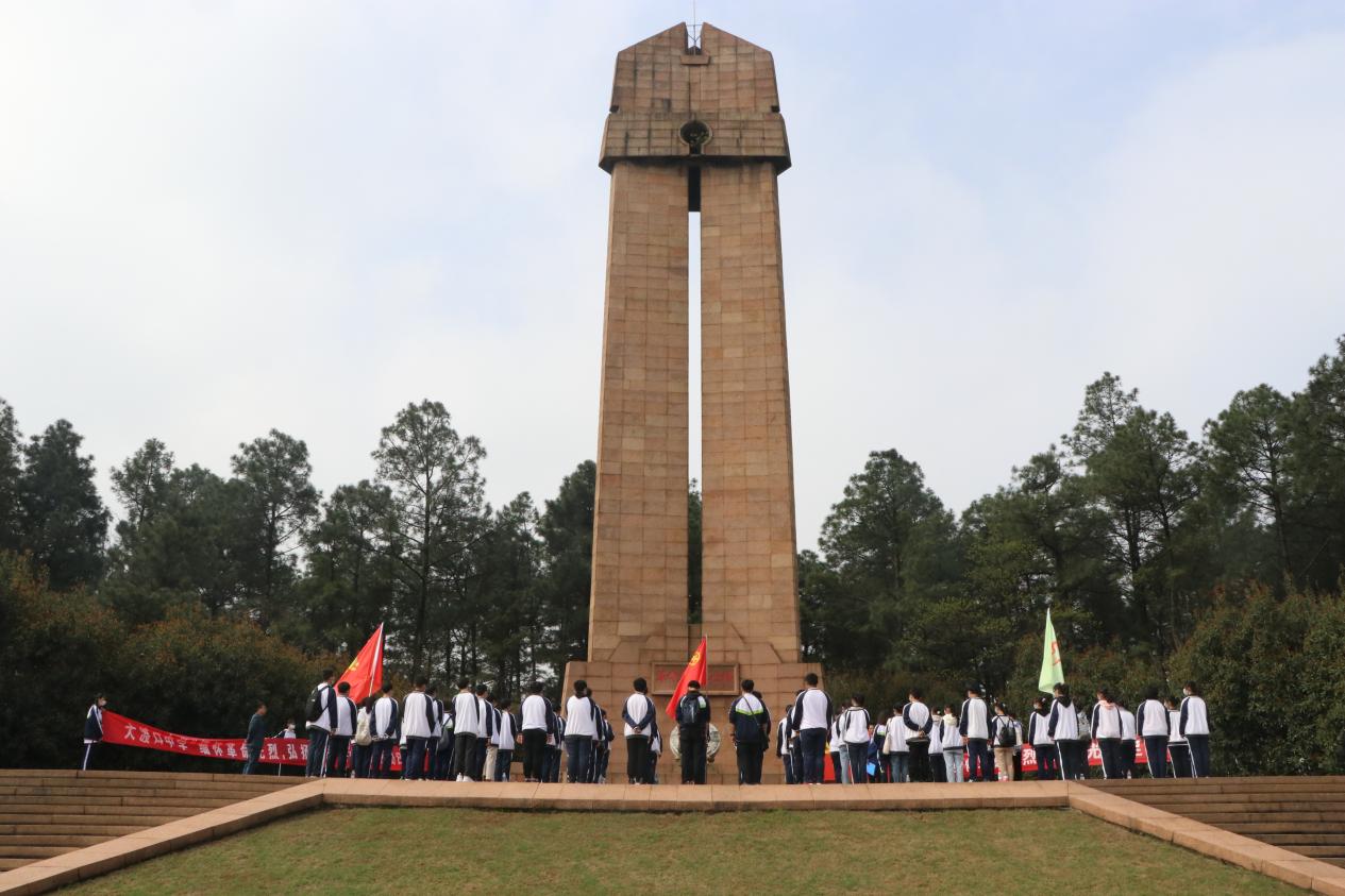 大渡口中学：池州市德育示范学校创建活动风正一帆悬