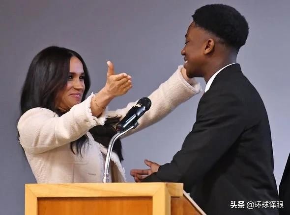 阿奇和梅根小时候几乎一模一样,梅根和阿奇最后结果