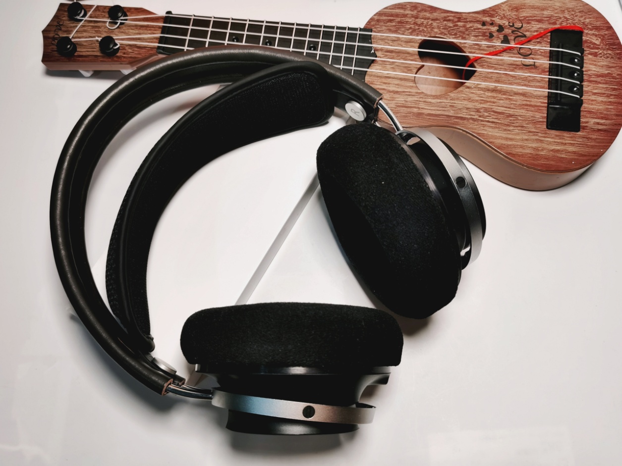 飞利浦旗舰头戴耳机,飞利浦9500和x1s哪个更好