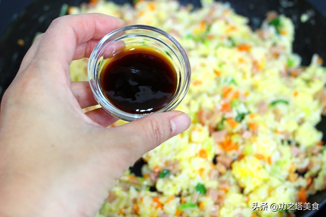 看不见鸡蛋的菜,蛋炒饭不放酱油做法