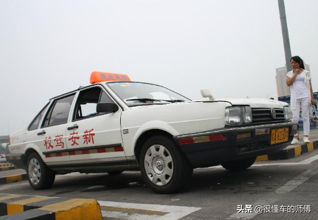 b2科目二倒车入库口诀,科目二考试倒车入库技巧口诀图片