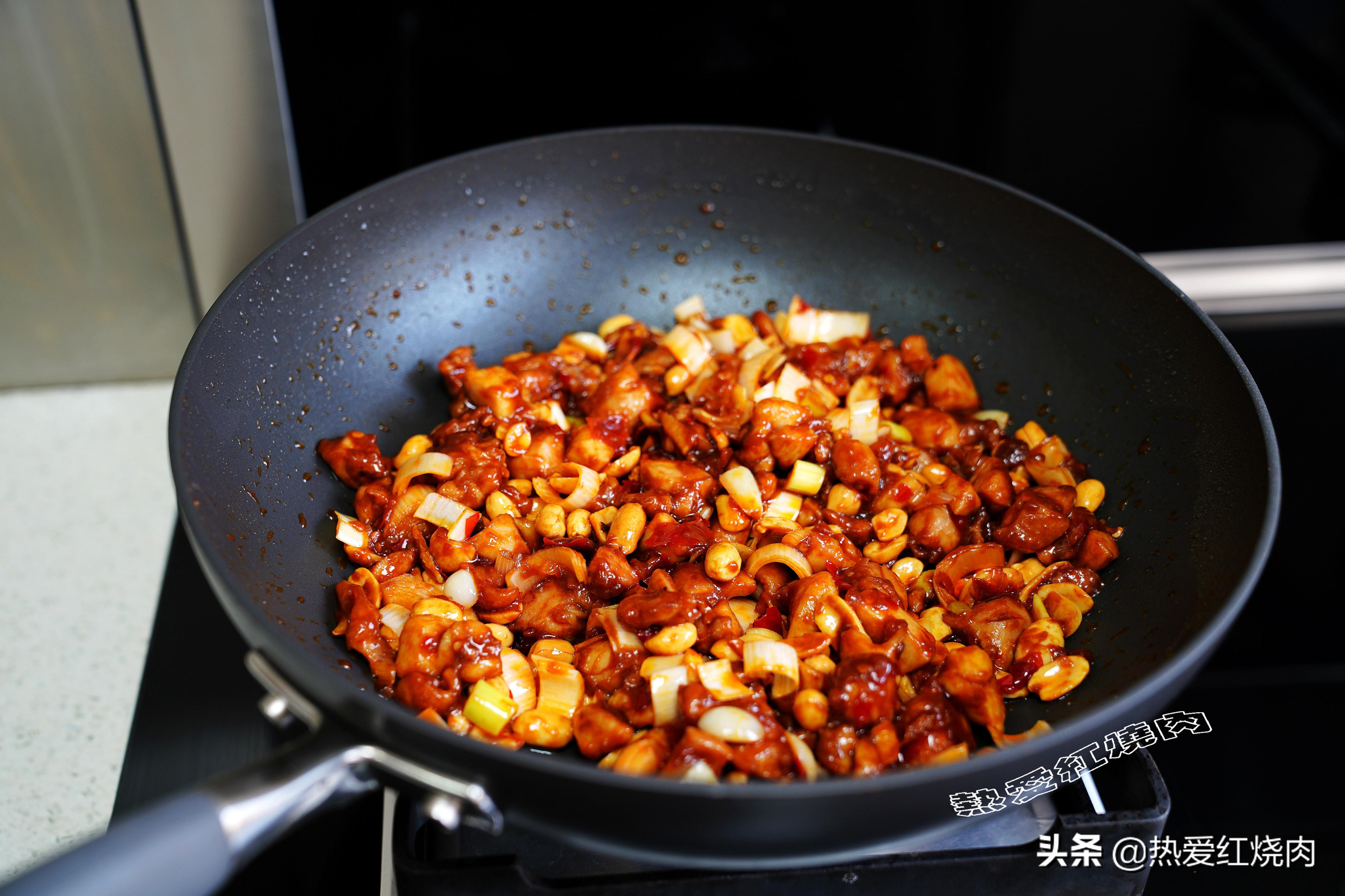 孜然炒鸡丁最正宗的做法,炒鸡胸丁肉嫩而不柴的诀窍