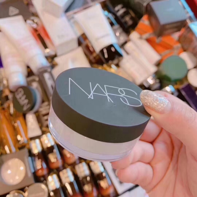 无限回购神仙散粉,无限回购的定妆粉粉质非常细腻