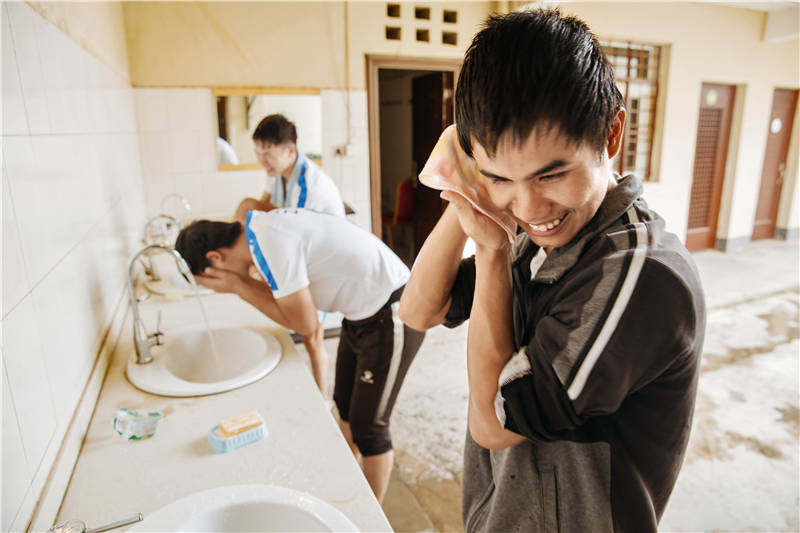 中国约1731万盲人，能参与足球运动的还不足200人，中国盲人足球队何以成为亚洲冠军？