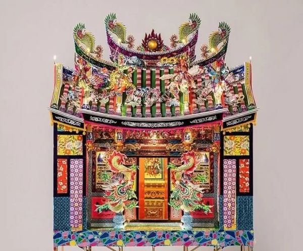 中国人烧给死人的纸扎，登上巴黎设计周，还被法国的博物馆收藏。