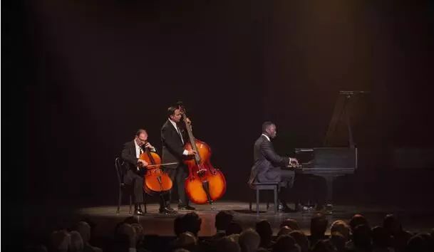 老流氓兼职当司机,俩月挣了16万,被挨打,坐牢，改变需要的是勇气