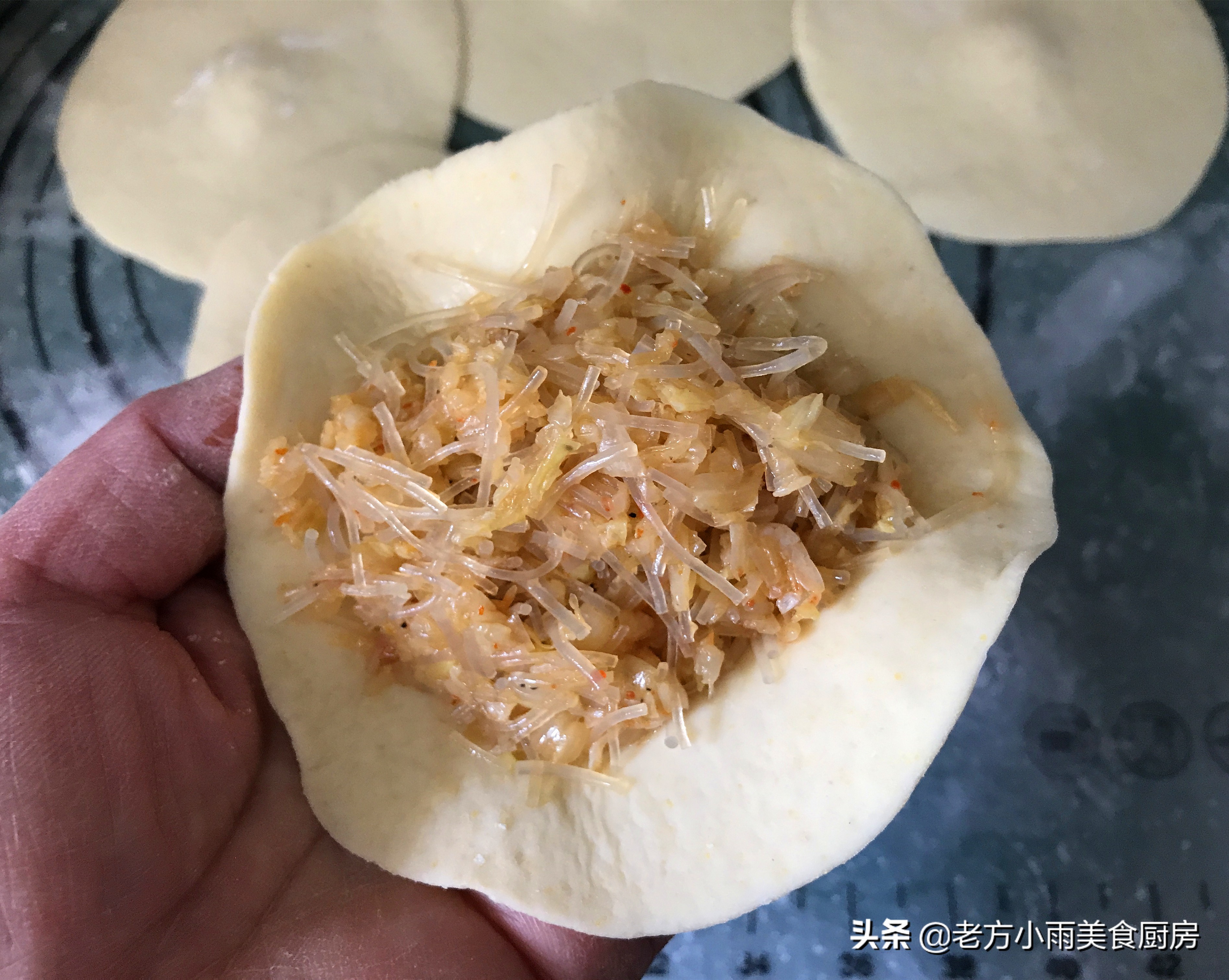 胡萝卜肉鸡蛋粉丝包子馅做法大全,芹菜猪肉粉丝包子馅怎么调最好吃