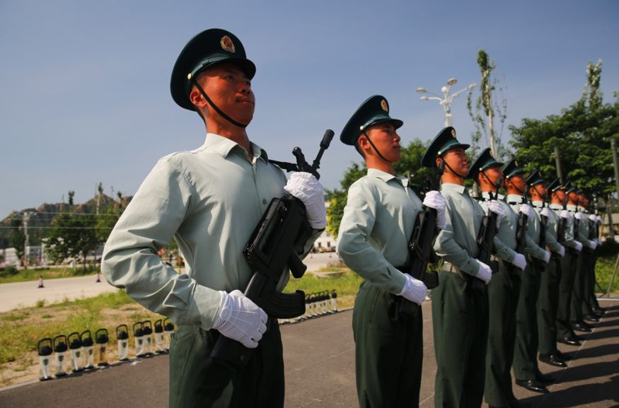 一个士官的阅兵村的故事，辛苦常人难理解