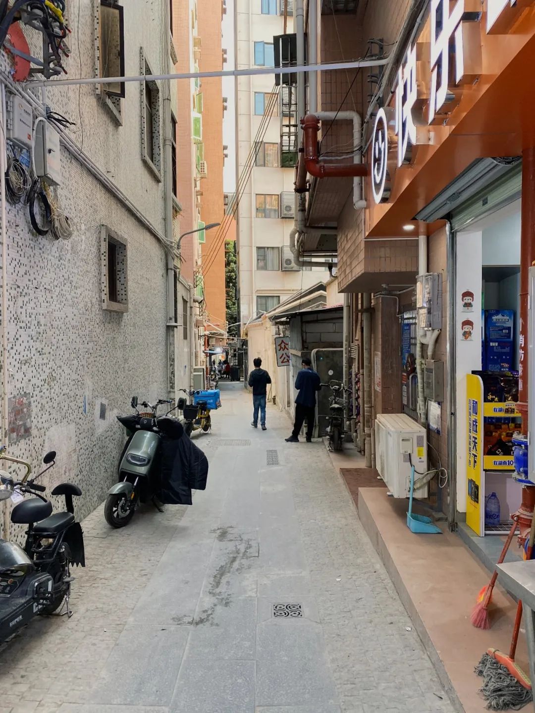 深圳花了17个月，“赶走了”居住在千年古城里的30000人