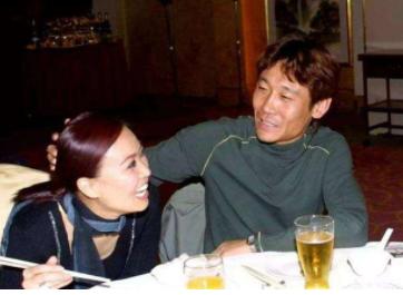 痴情那英：情断足球运动员，闪婚酒吧老板，这10年里教会了她自爱