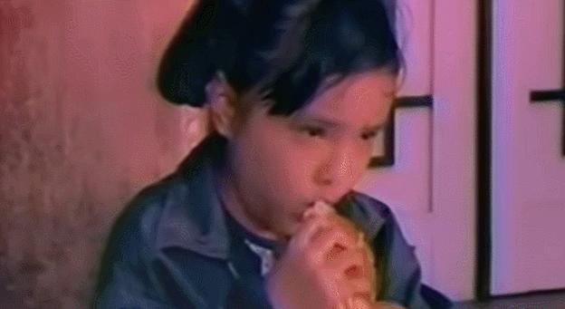 童颜针、裹胸布一代童星成了长不大的圈钱机器，她比房似锦惨多了