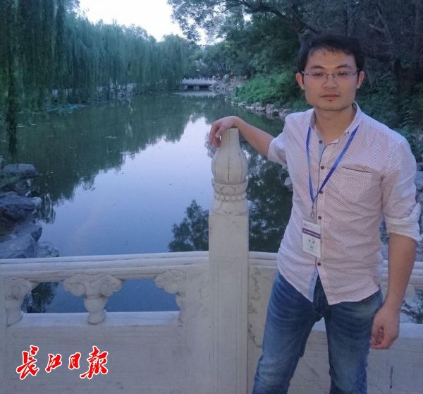 武汉“90后”教师3年带出世界奥数冠军,同事:发际线变化能看出他的努力