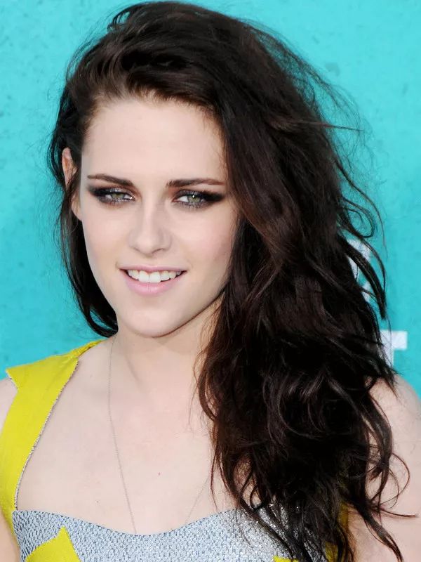 新年发型推荐齐肩发发量多,30-40岁适合发型男士圆脸发质细软