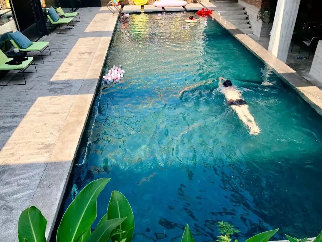 莫干山网红儿童旋转滑梯民宿,莫干山新晋森林亲子民宿无边泳池