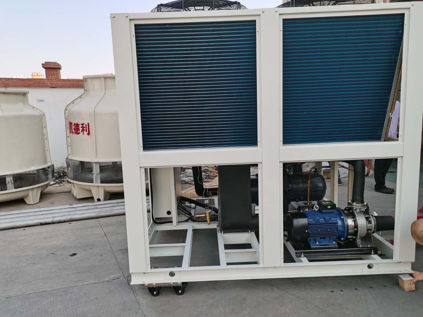 冷水机压缩机电流高是什么原因,冷水机出水温度忽高忽低