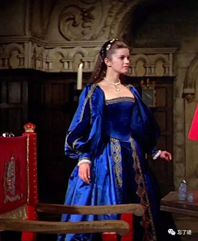 AnneBoleyn她是谁？为什么2019年的时尚流行中也有她存在？