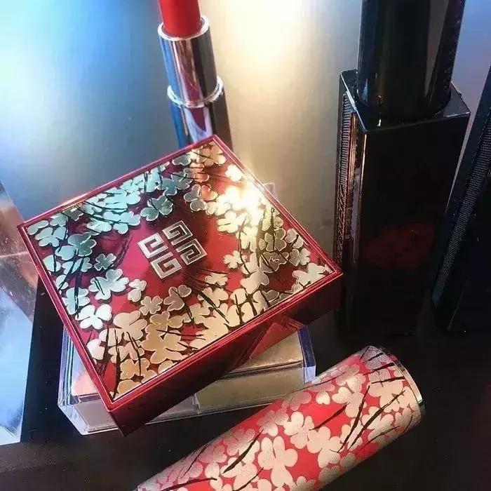 各大品牌的春节限定都跟猪一样吗,各大奢侈品牌新年限定